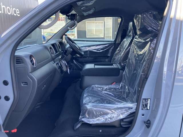 キャラバン ２．４　プレミアムＧＸ　ロングボディ　ディーゼルターボ　４ＷＤ　左側オートスライド　寒冷地　ＭＣ後モデル　エマブレ　寒冷地仕様　Ｂカメラ　ＬＥＤライト　スマートキー　両席エアバッグ　エアコン　４ＷＤ　全方位モニター　盗難防止装置　車線逸脱（19枚目）