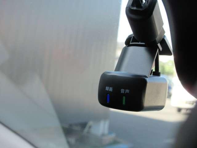 ノート １．２　Ｘ　ナビ　アラウンドビュー　前後ドラレコ　リアカメラ　衝突被害軽減ブレ－キ　全方位カメラ　ＥＴＣ付　ＬＥＤヘッドライト　レーンアシスト　インテリジェントキー　ワンオーナー　ドラレコ　アイドリングストップ　整備記録簿　盗難防止システム　ＴＶナビ（3枚目）