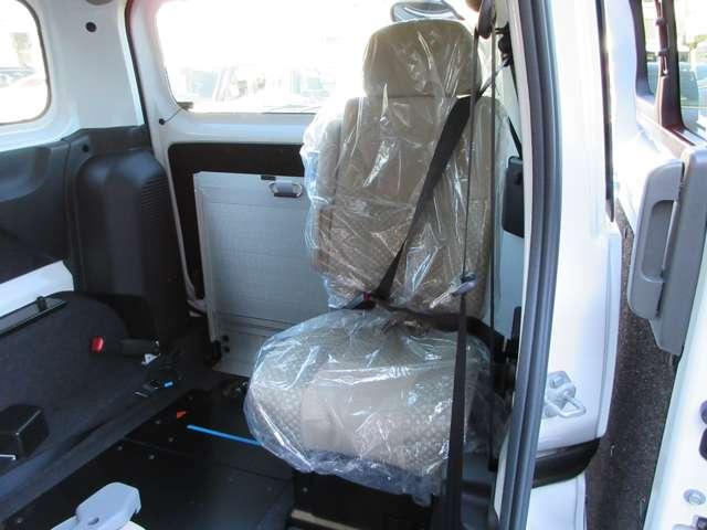 ＮＶ２００バネットバン １．６　チェアキャブ　車いす２名仕様　運転支援システム　キーレス　サイドステップ（18枚目）
