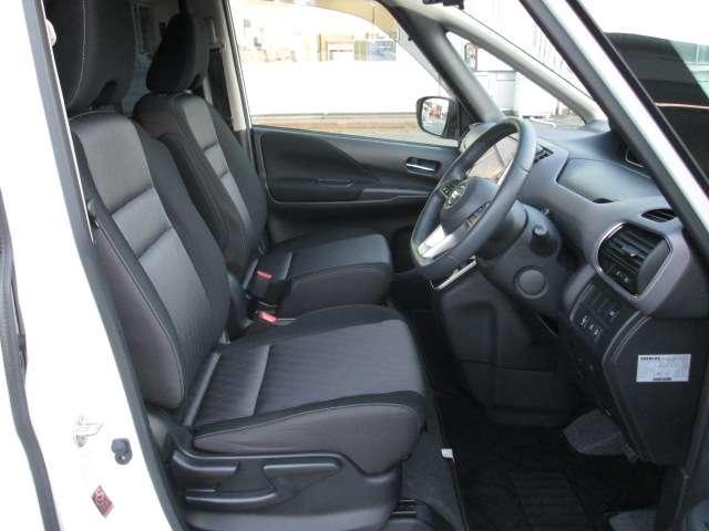 セレナ １．２　ｅ－ＰＯＷＥＲ　ハイウェイスター　Ｖ　アーバンクロム　プロパイロット　純正１０ｉｎナビ（10枚目）