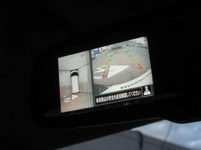 バックミラーにもアラウンドビューモニターの映像が映せます