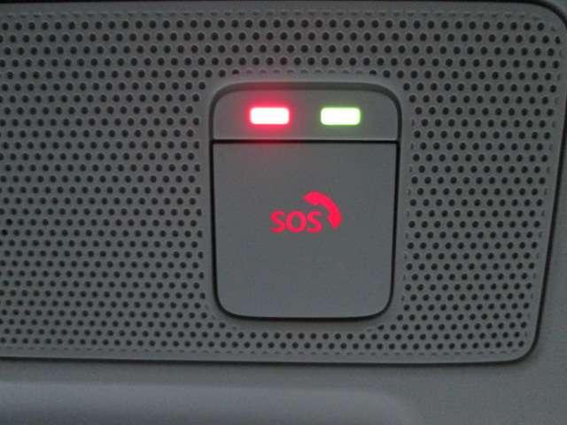 急病時や危険を感じた時、ＳＯＳコールスイッチを押すと専門のオペレーターにつながり、警察や消防への連携をサポート致します。※有料のサービスとなります。