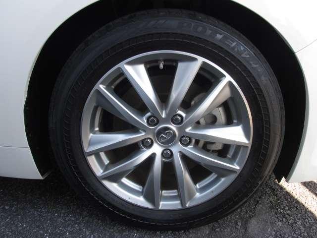 純正アルミホイール装備です