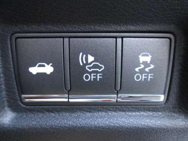 ＶＤＣは各種センサーが運転操作や車速などを検知し、自動的にブレーキ圧やエンジン出力を制御。滑りやすい路面やコーナリングなどで横滑りを軽減する安全装置です。