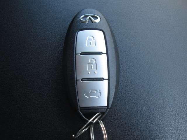 キーを取り出さなくても、エンジンを掛ける事が出来る、インテリジェントキー付きです。