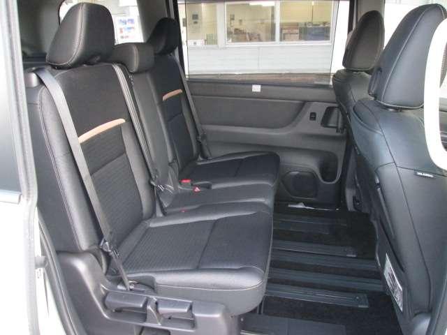 セレナ 2.0 ハイウェイスターV コネクトナビ(11枚目)