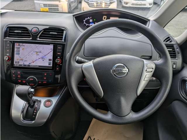 セレナ ２．０　２０Ｘ　Ｓ－ＨＹＢＲＩＤ　電動サンルーフ（4枚目）