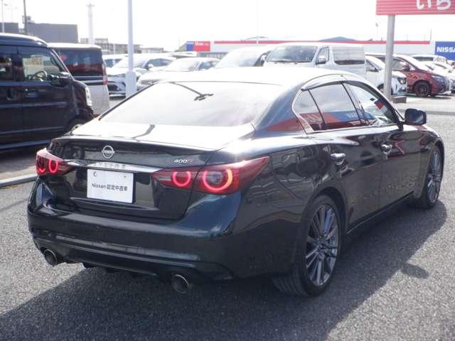 スカイライン ３．０　４００Ｒ　電動ガラスサンルーフ　ＰｅｒｆｏｒｍａｎｃｅＢＯＳＥサ　本革シ－ト　ＬＥＤヘッド　キーレスエントリー　車線逸脱警報　スマ－トキ－　バックモニター　クルコン　ドラレコ　メモリーナビ　ナビＴＶ　サイドカメラ　ＡＡＣ　アルミ　盗難防止装置　ＥＴＣ　エアバッグ（3枚目）