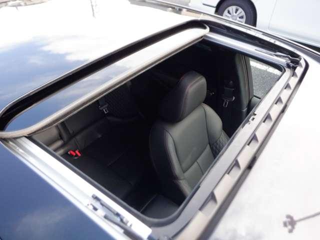 スカイライン ３．０　４００Ｒ　電動ガラスサンルーフ　ＰｅｒｆｏｒｍａｎｃｅＢＯＳＥサ　本革シ－ト　ＬＥＤヘッド　キーレスエントリー　車線逸脱警報　スマ－トキ－　バックモニター　クルコン　ドラレコ　メモリーナビ　ナビＴＶ　サイドカメラ　ＡＡＣ　アルミ　盗難防止装置　ＥＴＣ　エアバッグ（5枚目）