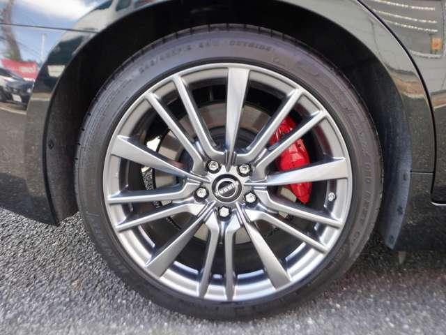 スカイライン ３．０　４００Ｒ　電動ガラスサンルーフ　ＰｅｒｆｏｒｍａｎｃｅＢＯＳＥサ　本革シ－ト　ＬＥＤヘッド　キーレスエントリー　車線逸脱警報　スマ－トキ－　バックモニター　クルコン　ドラレコ　メモリーナビ　ナビＴＶ　サイドカメラ　ＡＡＣ　アルミ　盗難防止装置　ＥＴＣ　エアバッグ（7枚目）