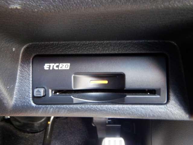 スカイライン ３．０　４００Ｒ　電動ガラスサンルーフ　ＰｅｒｆｏｒｍａｎｃｅＢＯＳＥサ　本革シ－ト　ＬＥＤヘッド　キーレスエントリー　車線逸脱警報　スマ－トキ－　バックモニター　クルコン　ドラレコ　メモリーナビ　ナビＴＶ　サイドカメラ　ＡＡＣ　アルミ　盗難防止装置　ＥＴＣ　エアバッグ（16枚目）