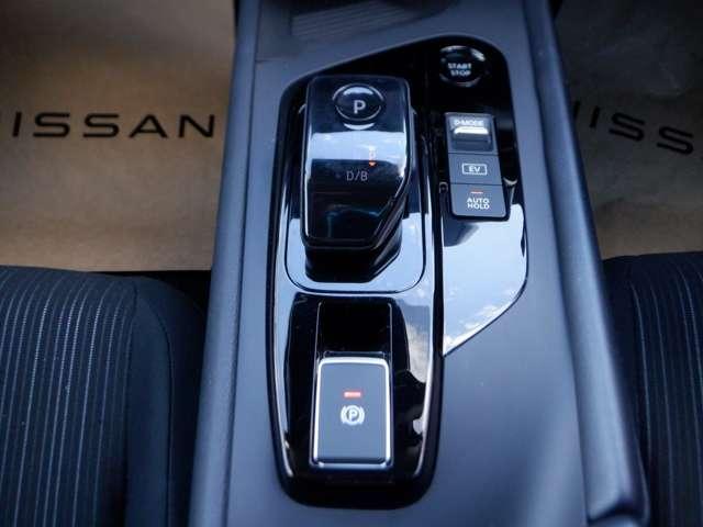 ノート 1.2 X 試乗車UP メ-カ-ナビ TV・HDMI・USB・BT リアカメラ 衝突被害軽減ブレ-キ 全方位カメラ ETC付 LEDヘッドライト レーンアシスト インテリジェントキー ワンオーナー アイドリングストップ 整備記録簿 盗難防止システム ワンセグTV(10枚目)