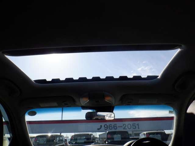 シーマ ３．５　ＶＩＰ　サンルーフ　本革　Ｂカメラ　スマートキー　アイドリングストップ　オートクルーズコントロール　サイドカメラ　ＥＴＣ　アルミホイール　キーレス　ＨＤＤナビ　オートエアコン　レザー　衝突被害軽減ブレーキ　ＬＤＰ（5枚目）