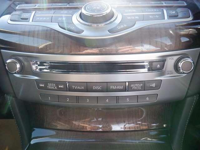 シーマ ３．５　ＶＩＰ　サンルーフ　本革　Ｂカメラ　スマートキー　アイドリングストップ　オートクルーズコントロール　サイドカメラ　ＥＴＣ　アルミホイール　キーレス　ＨＤＤナビ　オートエアコン　レザー　衝突被害軽減ブレーキ　ＬＤＰ（9枚目）