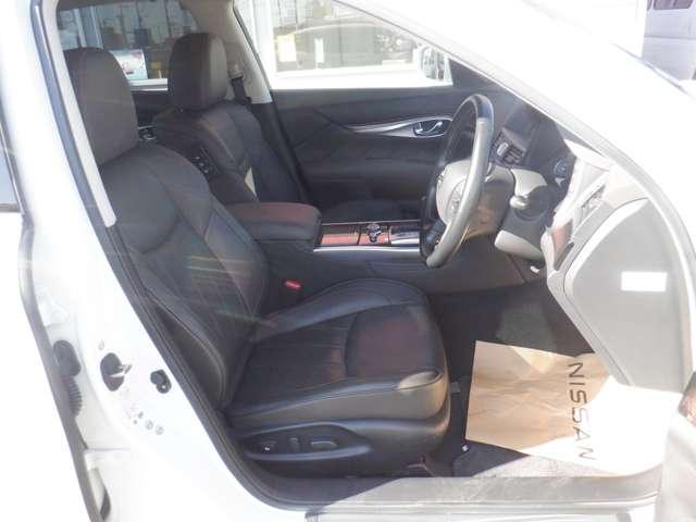 シーマ ３．５　ＶＩＰ　サンルーフ　本革　Ｂカメラ　スマートキー　アイドリングストップ　オートクルーズコントロール　サイドカメラ　ＥＴＣ　アルミホイール　キーレス　ＨＤＤナビ　オートエアコン　レザー　衝突被害軽減ブレーキ　ＬＤＰ（16枚目）