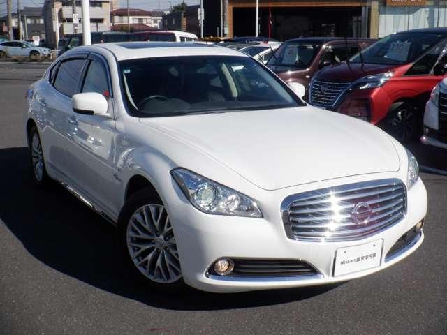 シーマ ３．５　ＶＩＰ　サンルーフ　本革　Ｂカメラ　スマートキー　アイドリングストップ　オートクルーズコントロール　サイドカメラ　ＥＴＣ　アルミホイール　キーレス　ＨＤＤナビ　オートエアコン　レザー　衝突被害軽減ブレーキ　ＬＤＰ（19枚目）