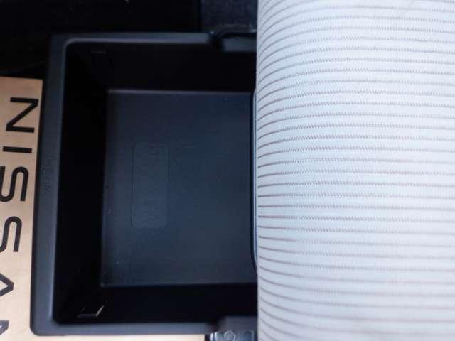 デイズルークス ６６０　Ｓ　雹害未修理車　ワンオ－ナ－　ＰＳ　ＥＴＣ車載器　１オーナー　両席エアバック　アイドルストップ　オートエアコン　ナビＴＶ　メモリナビ　キーレスエントリーシステム　記録簿有り　エアーバッグ　ＡＢＳ　ワンセグＴＶ　パワーウインド（19枚目）