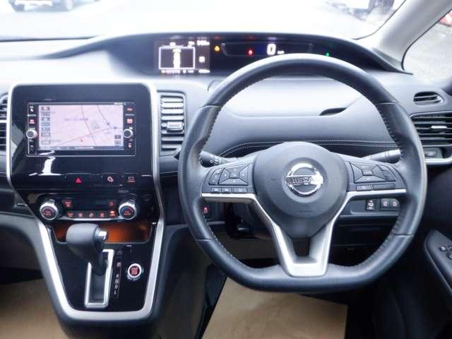 セレナ 2.0 ハイウェイスター Vセレクション ワンオ-ナ- Pアシスト メモリ-ナビMM317D・ 全周カメラ I-STOP サイドカメラ 両側ASD Aクルーズ ワンオ-ナ-車 車線逸脱 LEDヘッドライト バックカメラ パーキングアシスト ETC TVナビ キーレス オートエアコン メモリーナビ(4枚目)