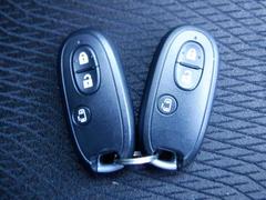 『インテリジェントキ−』機械的な鍵を使用せずに車両のドアの施錠／解錠、エンジン始動が可能なシステムです！ 7