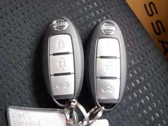 『インテリジェントキ−』機械的な鍵を使用せずに車両のドアの施錠／解錠、エンジン始動が可能なシステムです！ 7