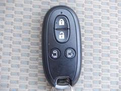 『インテリジェントキ−』機械的な鍵を使用せずに車両のドアの施錠／解錠、エンジン始動が可能なシステムです！ 6