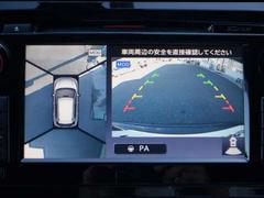 【インテリジェントアラウンドビュ-モニタ-】駐車中のクルマを、上空から見下ろしているかのような映像にして表示します。ひと目で周囲の状況がわかるため、スムースに駐車できます。 5