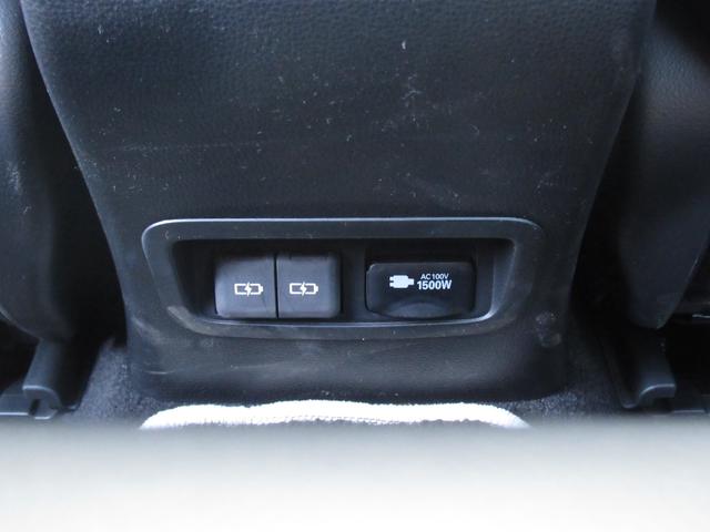 カローラツーリング ハイブリッド　ダブルバイビー　ディーラー社用車　１０．５インチフルセグナビ（前後ドラレコ内蔵）　ＢｌｕｅＴｏｏｔｈ　バックカメラ　ブレインドスポットモニター　カラーヘッドアップディスプレイ　安心降車アシスト　１５００Ｗコンセント（53枚目）