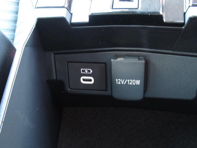 カローラツーリング ハイブリッド　ダブルバイビー　ディーラー社用車　１０．５インチフルセグナビ（前後ドラレコ内蔵）　ＢｌｕｅＴｏｏｔｈ　バックカメラ　ブレインドスポットモニター　カラーヘッドアップディスプレイ　安心降車アシスト　１５００Ｗコンセント（55枚目）