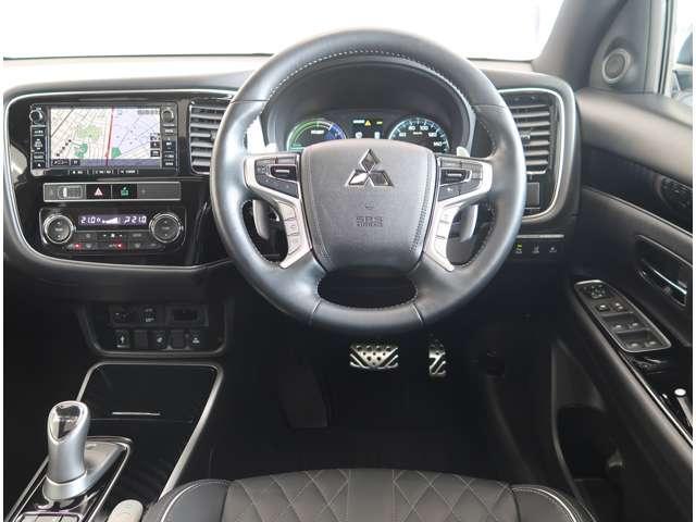 アウトランダーＰＨＥＶ Ｓエディション　サンルーフ　１００Ｖ電源　純正ナビ　本革シート（2枚目）