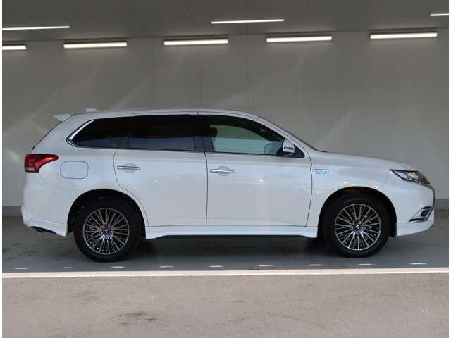 アウトランダーＰＨＥＶ Ｓエディション　サンルーフ　１００Ｖ電源　純正ナビ　本革シート（18枚目）