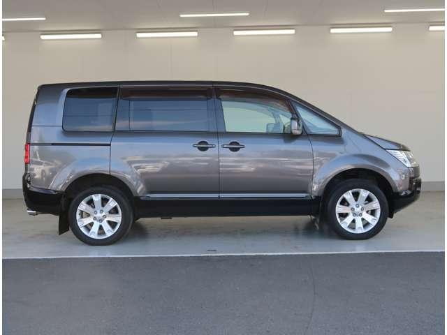 デリカＤ：５ Ｄ　パワーパッケージ　アルパインナビ　フルセグＴＶ　後席モニター（8枚目）