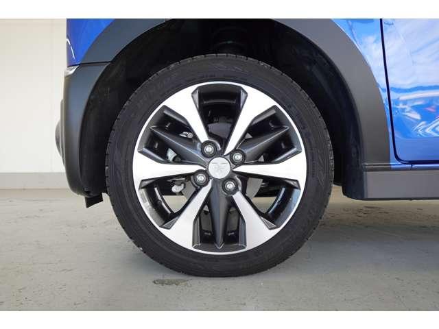 純正アルミホイールが装着されています。タイヤサイズ１６５／５５Ｒ１５インチです。