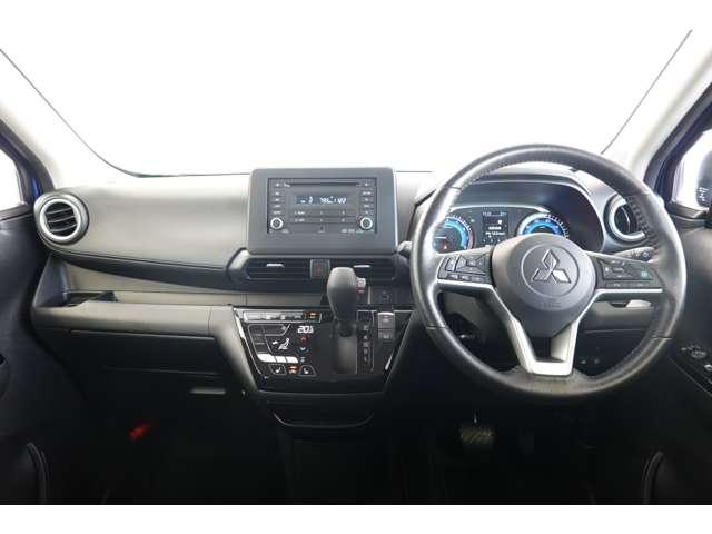 しっかりまとまった感のあるインパネ。各操作スイッチなども使いやすい位置に配置されています。