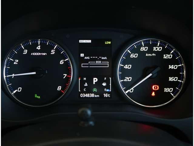 ���[�ԑO�ɂ́A���Ђ̃��J�j�b�N����������Ɠ_���E�����������Ē����܂��B