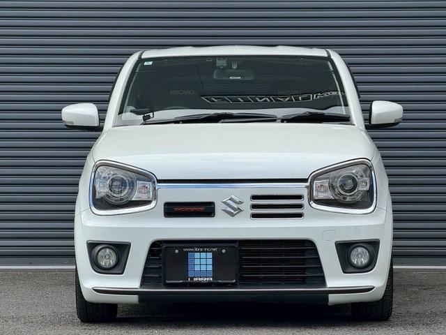 アルトワークス ベースグレード ターボチャージャー ローダウン 15インチアルミホイール クリアランスソナー 頸部衝撃緩和ヘッドレスト ナビ付 盗難防止システム 衝突安全ボディ キーレスエントリー スマートキー(2枚目)