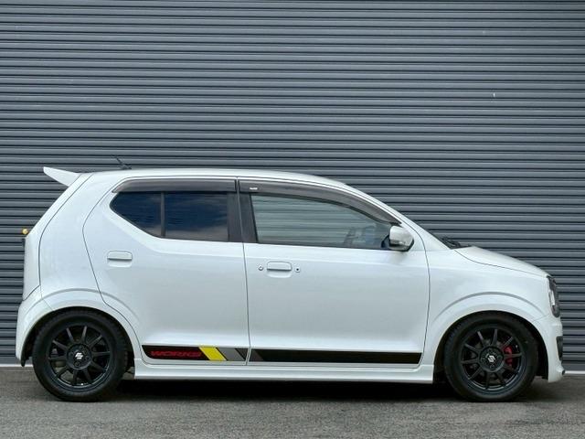 アルトワークス ベースグレード ターボチャージャー ローダウン 15インチアルミホイール クリアランスソナー 頸部衝撃緩和ヘッドレスト ナビ付 盗難防止システム 衝突安全ボディ キーレスエントリー スマートキー(4枚目)