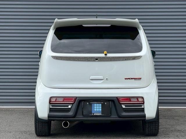 アルトワークス ベースグレード ターボチャージャー ローダウン 15インチアルミホイール クリアランスソナー 頸部衝撃緩和ヘッドレスト ナビ付 盗難防止システム 衝突安全ボディ キーレスエントリー スマートキー(6枚目)