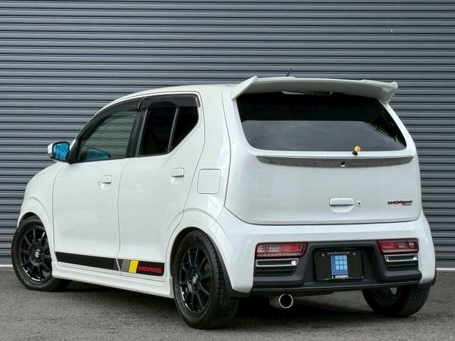 アルトワークス ベースグレード ターボチャージャー ローダウン 15インチアルミホイール クリアランスソナー 頸部衝撃緩和ヘッドレスト ナビ付 盗難防止システム 衝突安全ボディ キーレスエントリー スマートキー(7枚目)