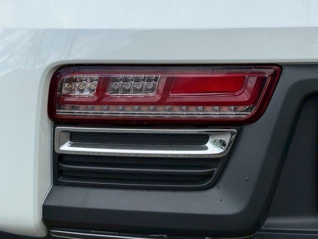 アルトワークス ベースグレード ターボチャージャー ローダウン 15インチアルミホイール クリアランスソナー 頸部衝撃緩和ヘッドレスト ナビ付 盗難防止システム 衝突安全ボディ キーレスエントリー スマートキー(13枚目)