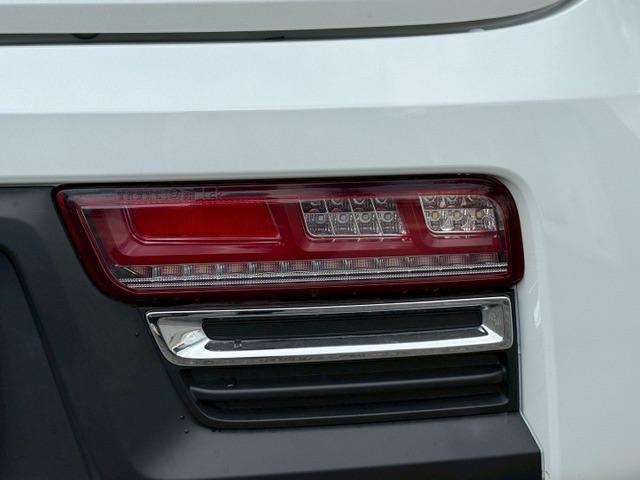 アルトワークス ベースグレード ターボチャージャー ローダウン 15インチアルミホイール クリアランスソナー 頸部衝撃緩和ヘッドレスト ナビ付 盗難防止システム 衝突安全ボディ キーレスエントリー スマートキー(14枚目)