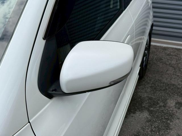 アルトワークス ベースグレード ターボチャージャー ローダウン 15インチアルミホイール クリアランスソナー 頸部衝撃緩和ヘッドレスト ナビ付 盗難防止システム 衝突安全ボディ キーレスエントリー スマートキー(17枚目)