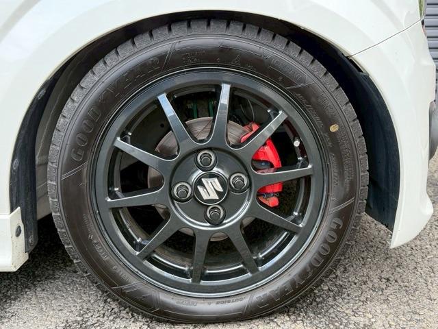 アルトワークス ベースグレード ターボチャージャー ローダウン 15インチアルミホイール クリアランスソナー 頸部衝撃緩和ヘッドレスト ナビ付 盗難防止システム 衝突安全ボディ キーレスエントリー スマートキー(19枚目)