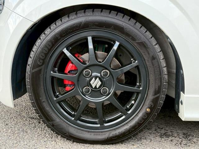 アルトワークス ベースグレード ターボチャージャー ローダウン 15インチアルミホイール クリアランスソナー 頸部衝撃緩和ヘッドレスト ナビ付 盗難防止システム 衝突安全ボディ キーレスエントリー スマートキー(21枚目)