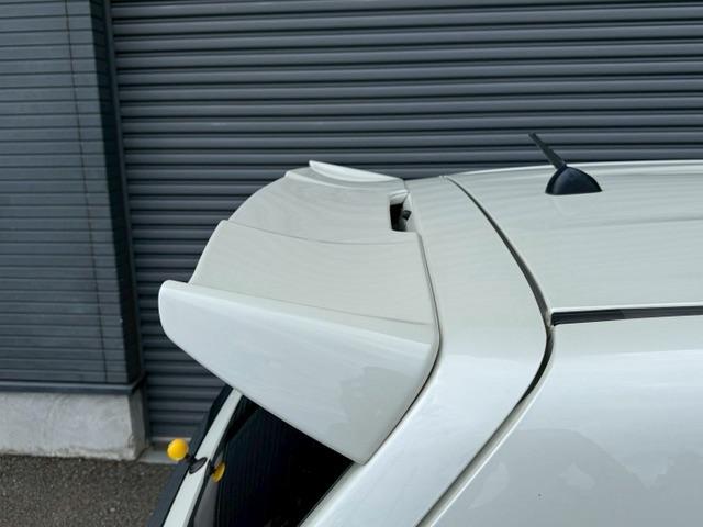 アルトワークス ベースグレード ターボチャージャー ローダウン 15インチアルミホイール クリアランスソナー 頸部衝撃緩和ヘッドレスト ナビ付 盗難防止システム 衝突安全ボディ キーレスエントリー スマートキー(23枚目)