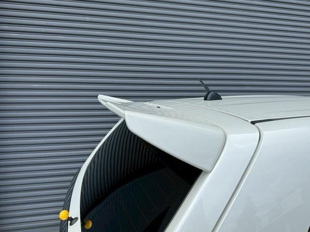 アルトワークス ベースグレード ターボチャージャー ローダウン 15インチアルミホイール クリアランスソナー 頸部衝撃緩和ヘッドレスト ナビ付 盗難防止システム 衝突安全ボディ キーレスエントリー スマートキー(24枚目)