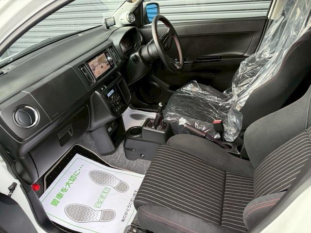 アルトワークス ベースグレード ターボチャージャー ローダウン 15インチアルミホイール クリアランスソナー 頸部衝撃緩和ヘッドレスト ナビ付 盗難防止システム 衝突安全ボディ キーレスエントリー スマートキー(27枚目)