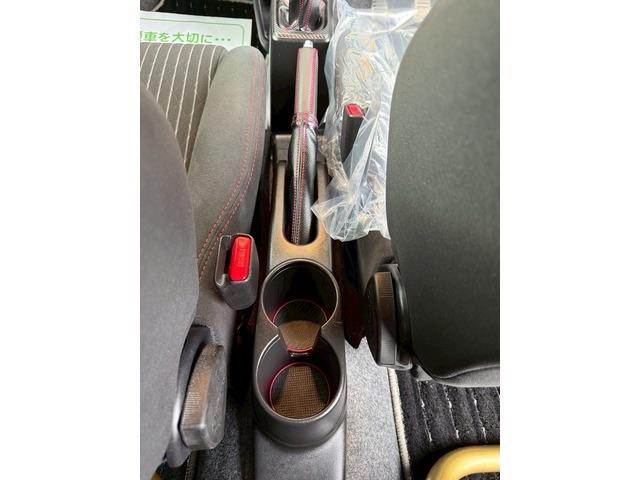 アルトワークス ベースグレード ターボチャージャー ローダウン 15インチアルミホイール クリアランスソナー 頸部衝撃緩和ヘッドレスト ナビ付 盗難防止システム 衝突安全ボディ キーレスエントリー スマートキー(51枚目)