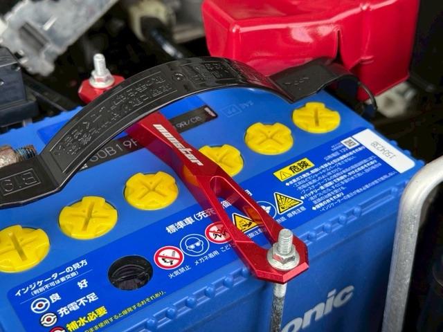 アルトワークス ベースグレード ターボチャージャー ローダウン 15インチアルミホイール クリアランスソナー 頸部衝撃緩和ヘッドレスト ナビ付 盗難防止システム 衝突安全ボディ キーレスエントリー スマートキー(65枚目)