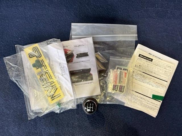 アルトワークス ベースグレード ターボチャージャー ローダウン 15インチアルミホイール クリアランスソナー 頸部衝撃緩和ヘッドレスト ナビ付 盗難防止システム 衝突安全ボディ キーレスエントリー スマートキー(70枚目)