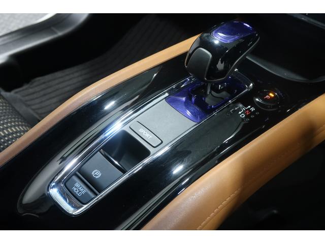 ヴェゼル ハイブリッドＺ　ワンオーナー　禁煙　認定中古車　衝突軽減ブレーキ　ドライブレコーダー　シートヒーター　純正ナビ　バックモニター　フルセグＴＶ　ＣＤ再生　Ｂｌｕｅｔｏｏｔｈ　ＨＤＭＩ　ＥＴＣ　オートライト　パドルシフト（9枚目）